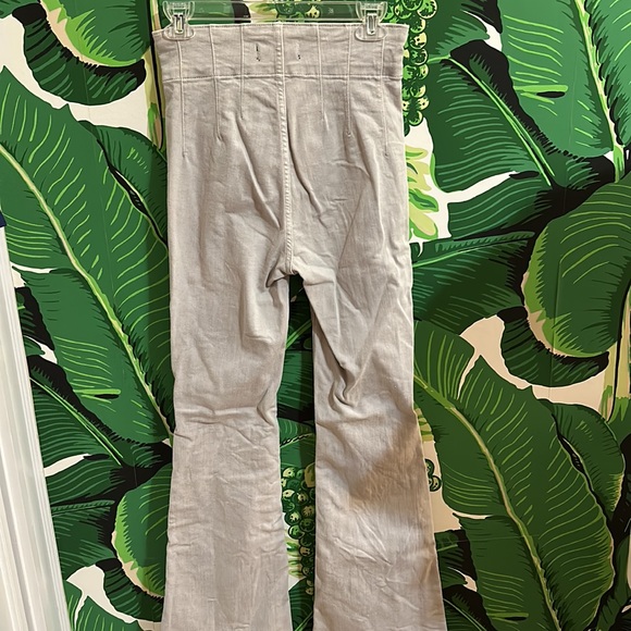 Free People/We The Free, Jayde Flare Jean in Light Grey, Size 27, Bleach Stain - Picture 4 of 9